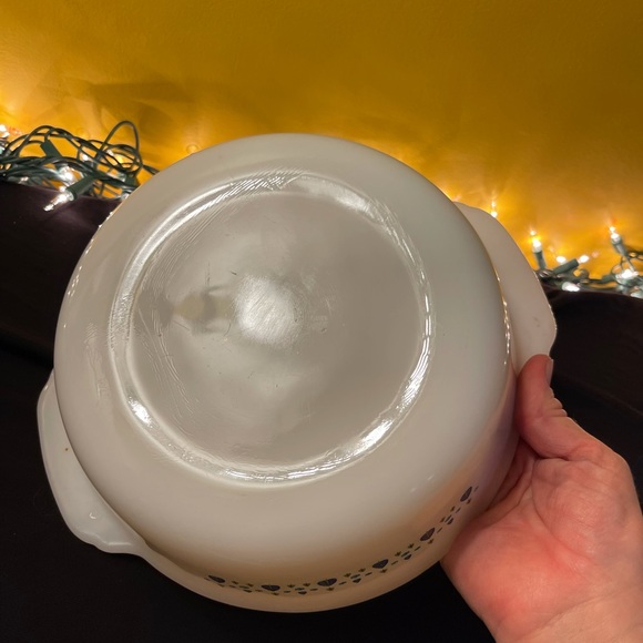 Mid century modern milk glass casserole raised lid - Picture 5 of 10